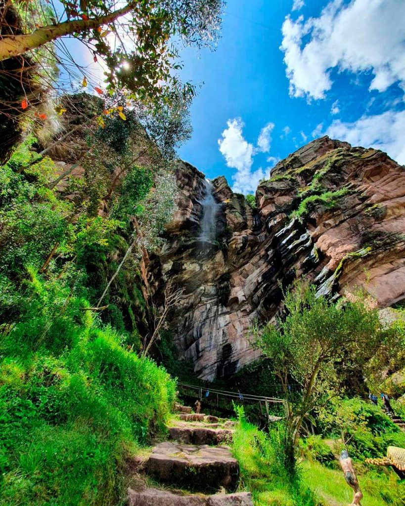 Farallones de Tecsecocha Waterfall