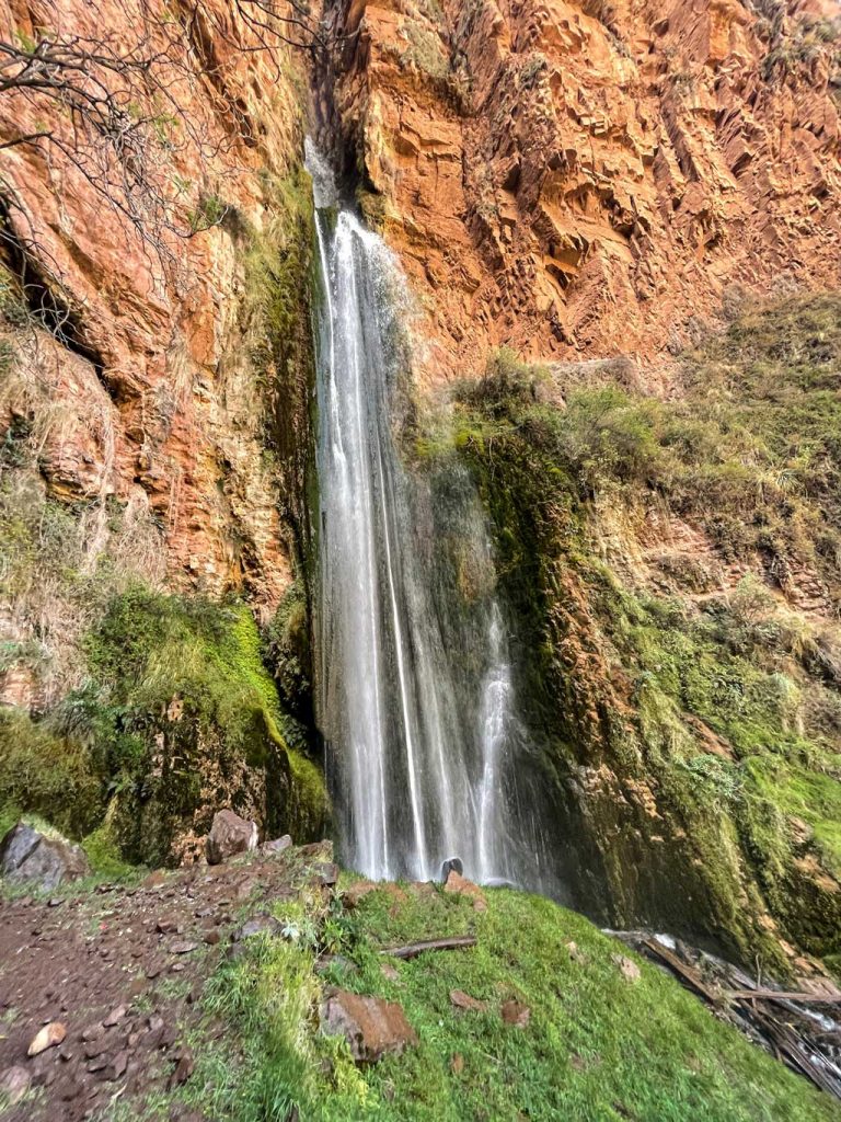 Perolniyoc waterfall