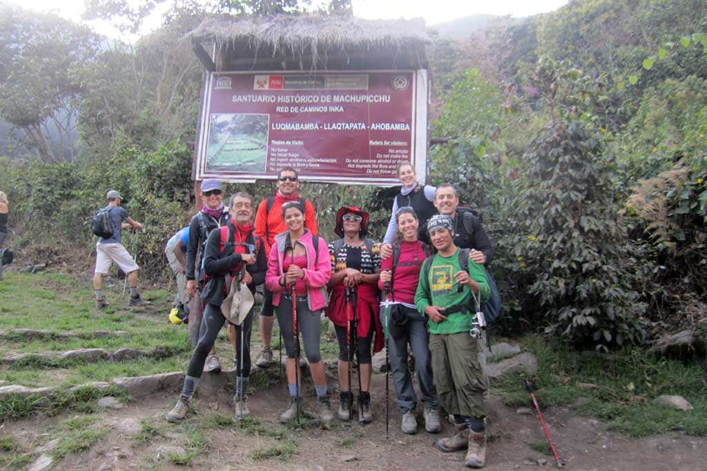 Trekking to Llaqtapata